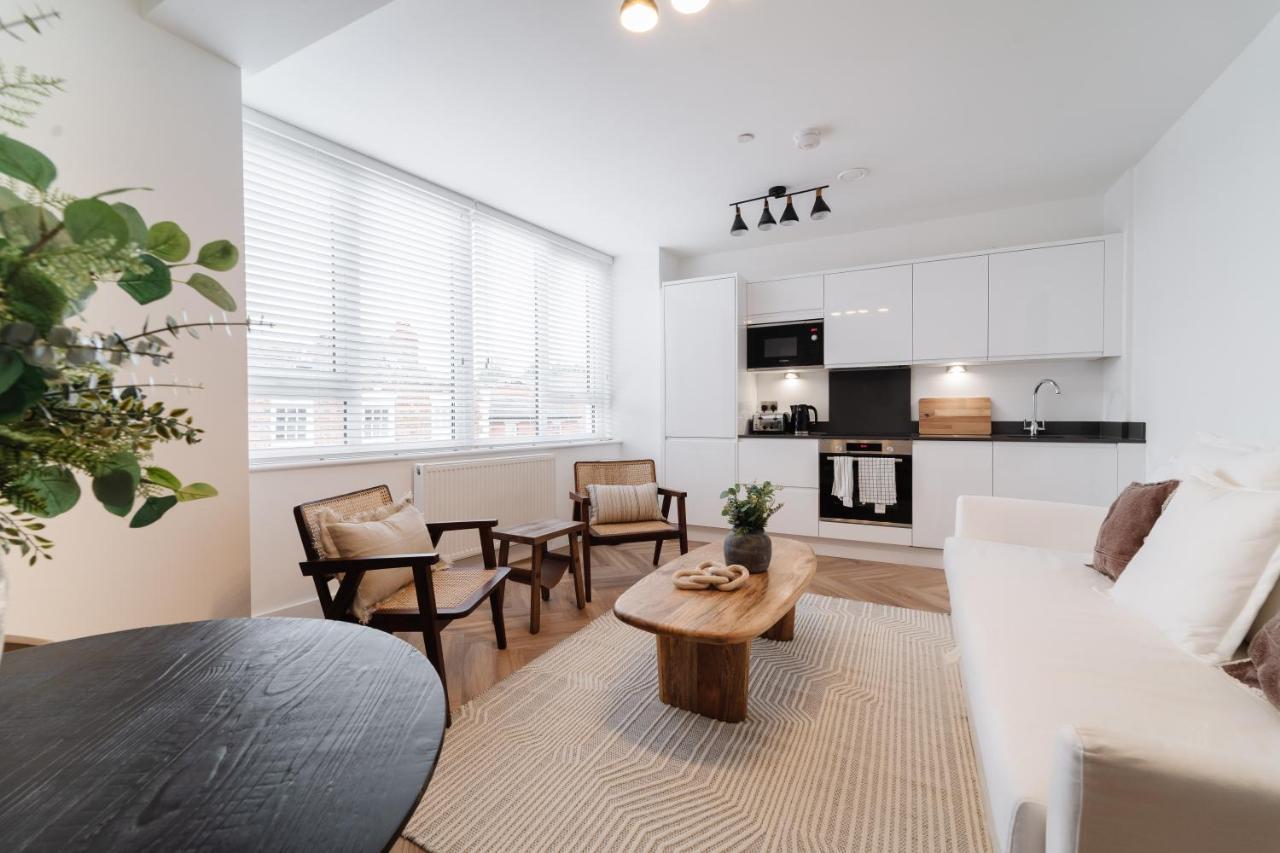 Royal House Stylish Apartments - 切斯特 外观 照片