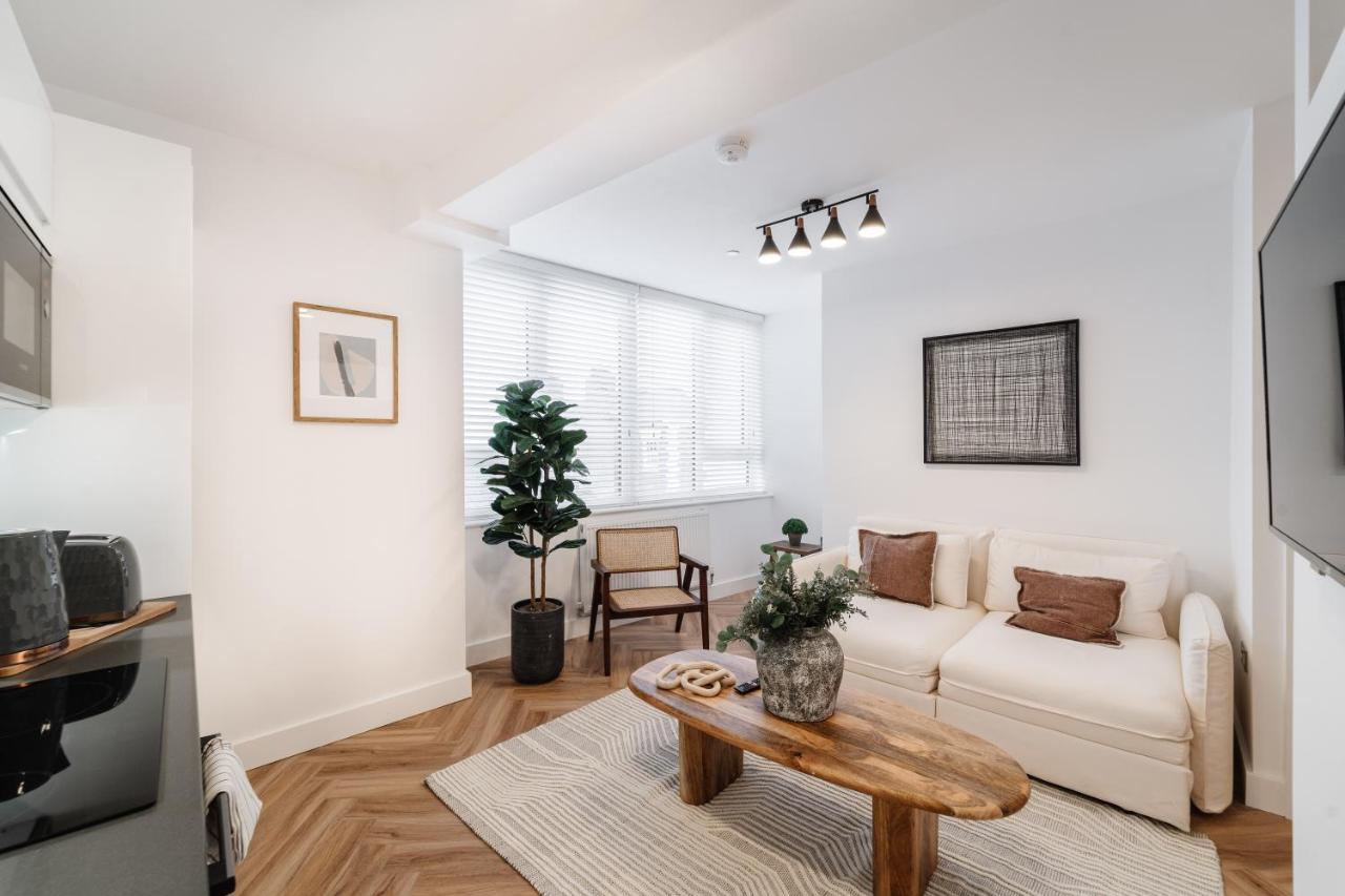 Royal House Stylish Apartments - 切斯特 外观 照片