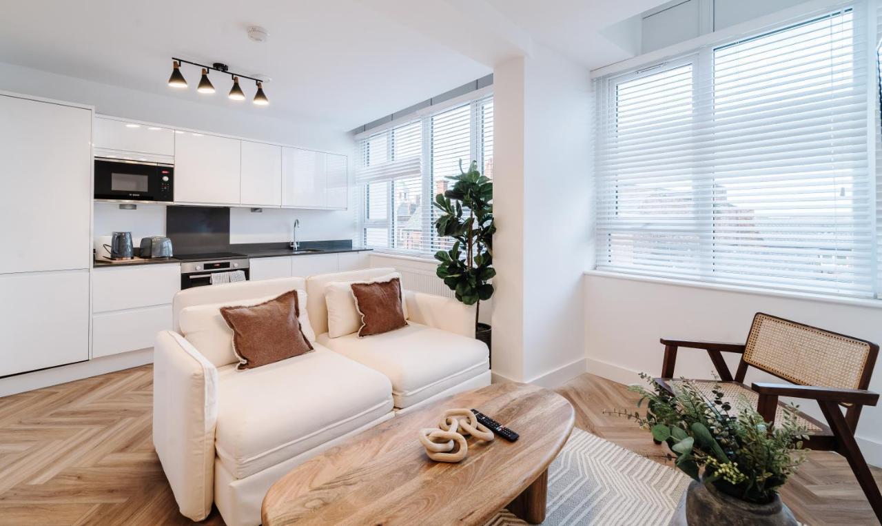 Royal House Stylish Apartments - 切斯特 外观 照片