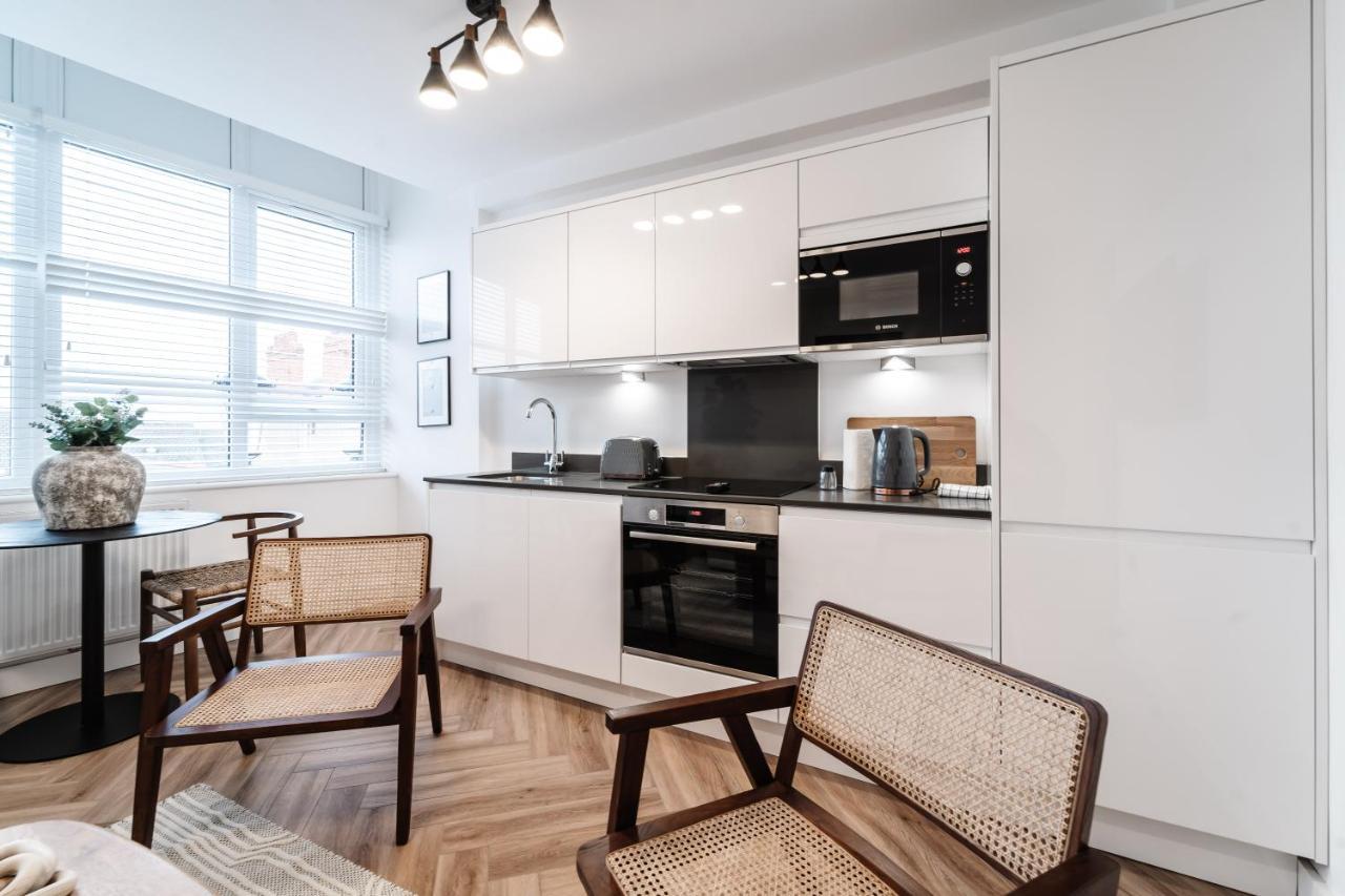 Royal House Stylish Apartments - 切斯特 外观 照片