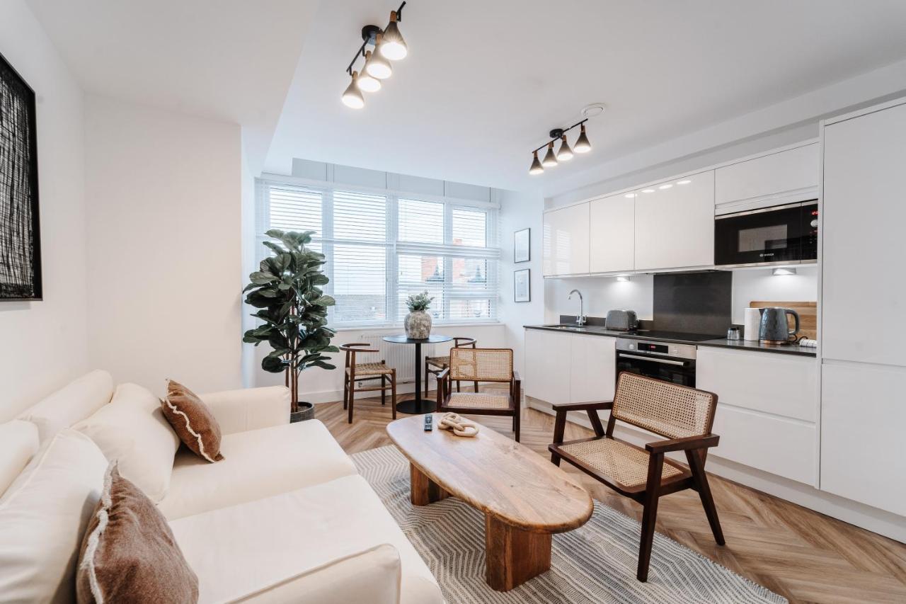 Royal House Stylish Apartments - 切斯特 外观 照片